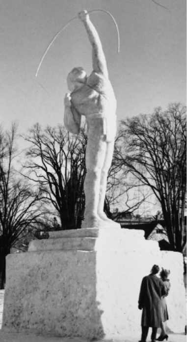 With an arrow notched and loosed skyward, The Dartmouth Indian lives on in this epic 1940 sculpture. 