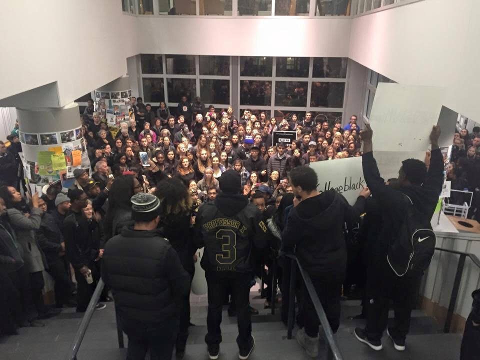 Hej hej Sidelæns Rådgiver Protesters Deny Physical Harassment, Gain Vice Provost Ameer's Endorsement  - The Dartmouth Review